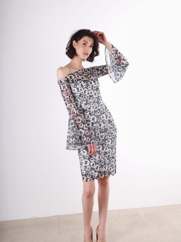 Sukienka koronkowa midi Lace – pełna sylwetka