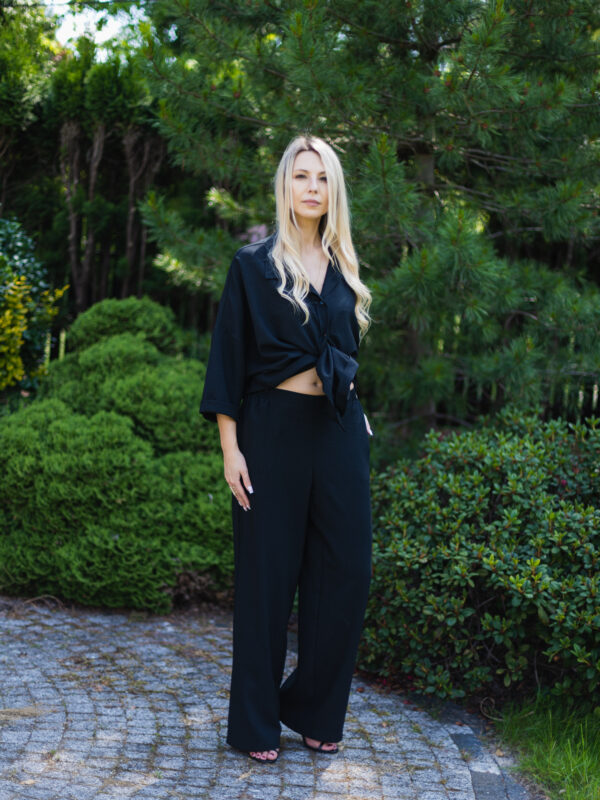 Komplet damski 2-częściowy Soft Flow, czarny – bluzka wiązana i szerokie spodnie