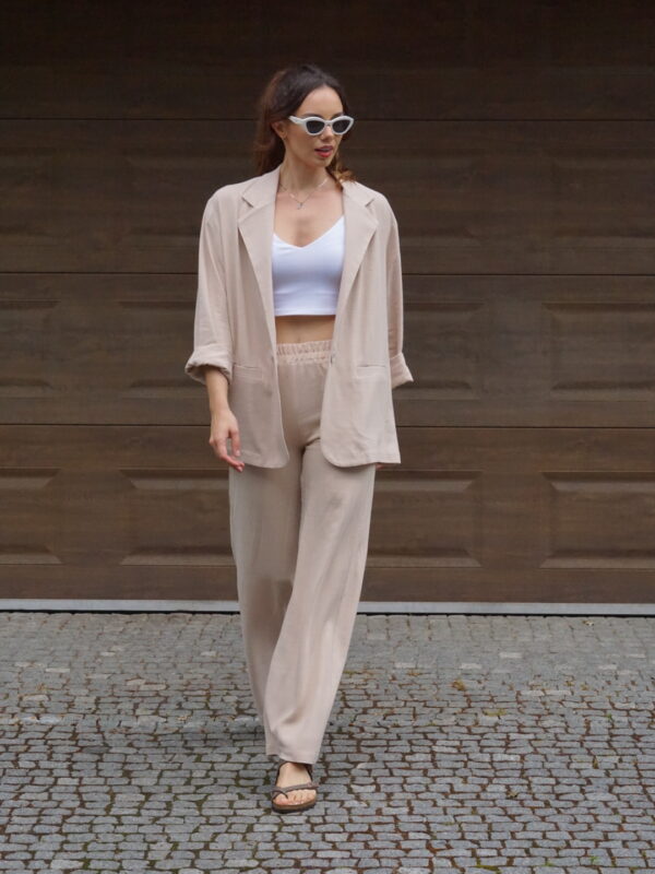 Beżowy garnitur damski 3-częściowy Linen Glow – marynarka i szerokie spodnie